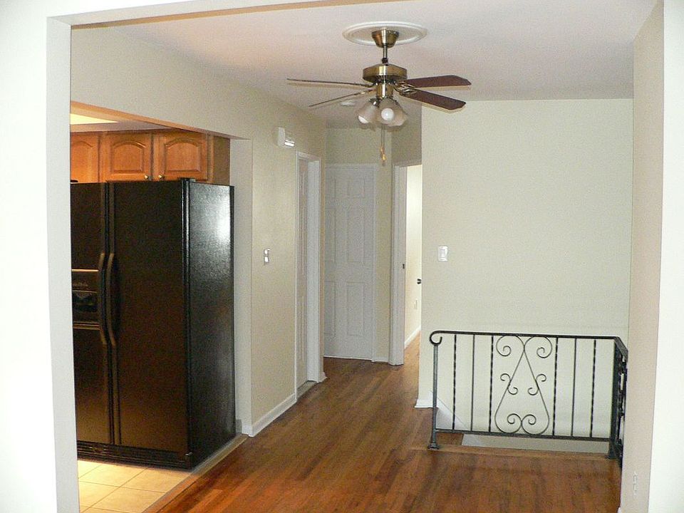 1st image of 327 12th St APT 3