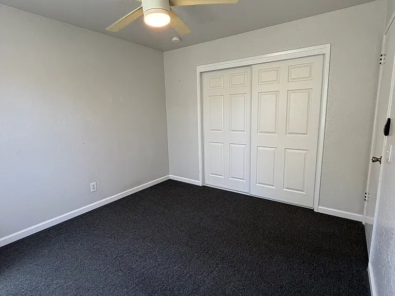 1829 Kinsley St — Photo 22