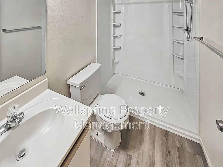 936 W Perdew Ave #A — Photo 5