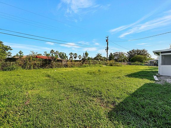4th image of 109 SE Calmoso Drive