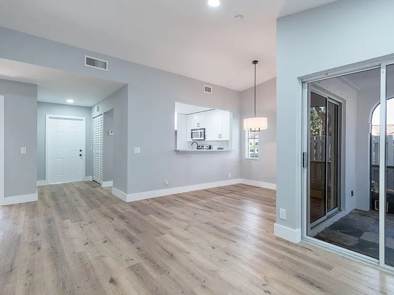 1579 Springside Dr — Photo 4