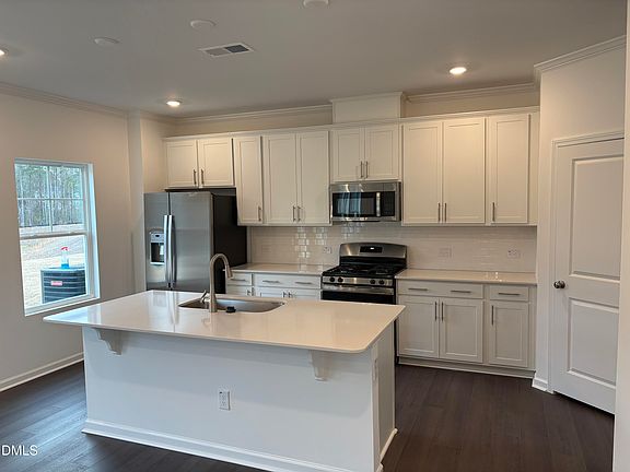 4th image of 508 Venetian Dr