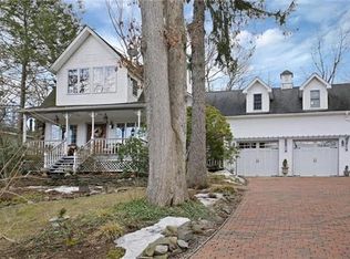 69 Edgewood Dr, Central Valley, NY 10917