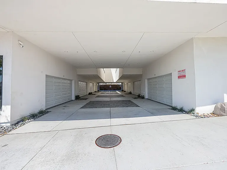 University Row Homes — Photo 10
