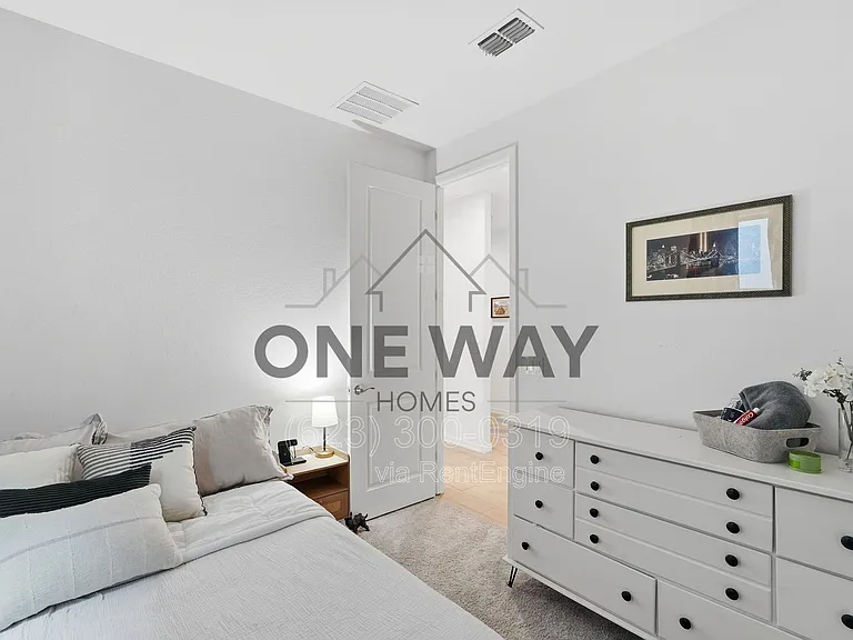 11253 E Ulysses Ave — Photo 14