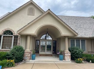 1805 E Bristlecone Dr, Hartland, WI