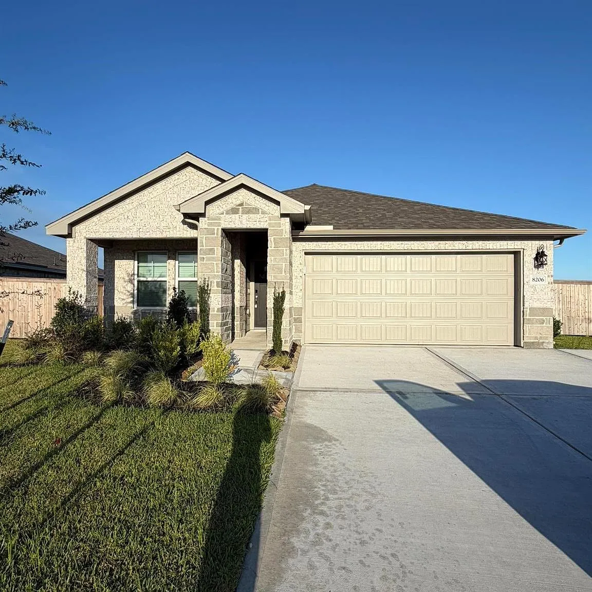 3 bed, 2.0 bath, 1688 sqft, $2,475 — Photo 1