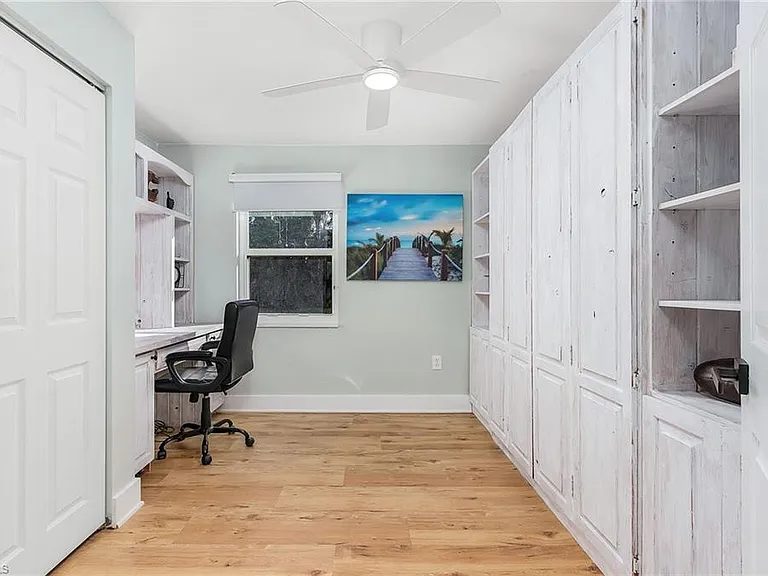 2950 Coach House Ln — Photo 6