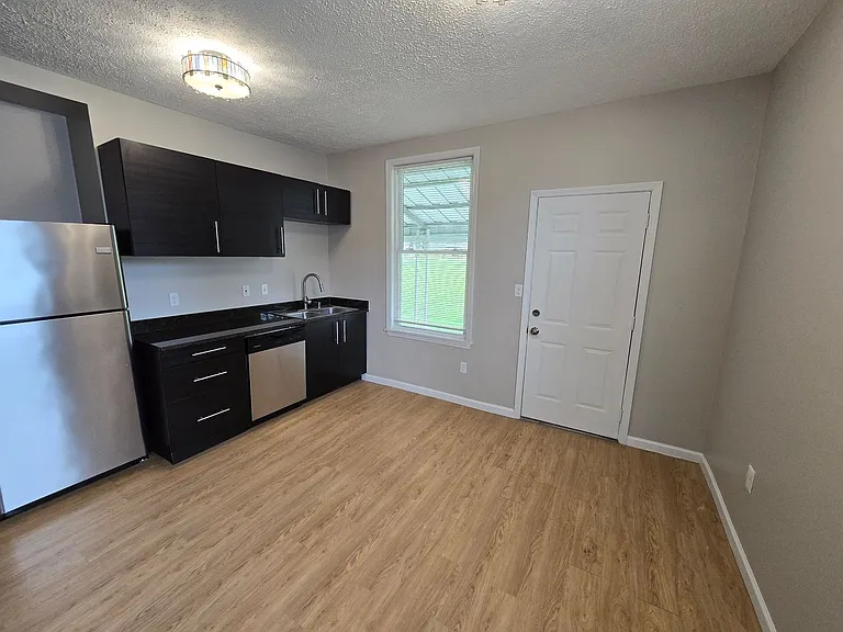 430 Greenfield Avenue — Photo 37