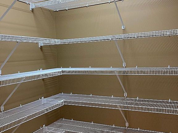 WALK IN PANTRY