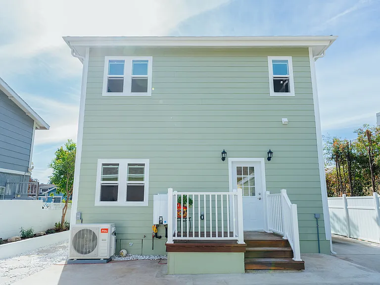 175 E Villa St — Photo 12