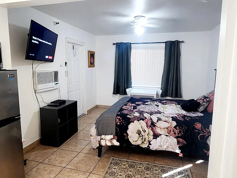 1724 McKinley St #8 — Photo 1