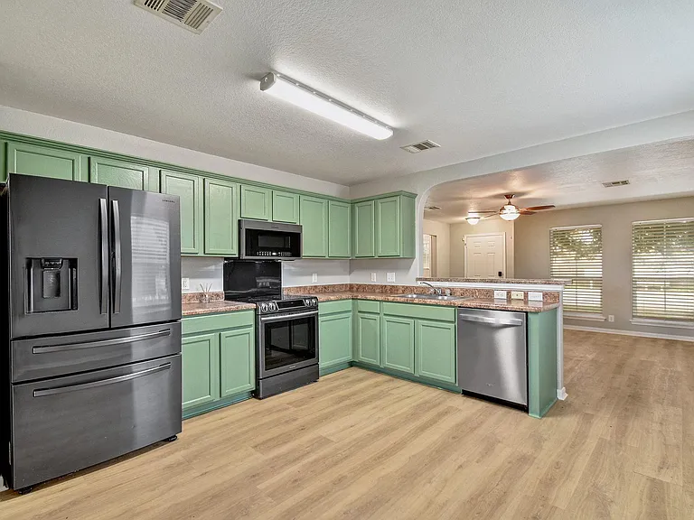 1030 Birdsong Ln — Photo 5
