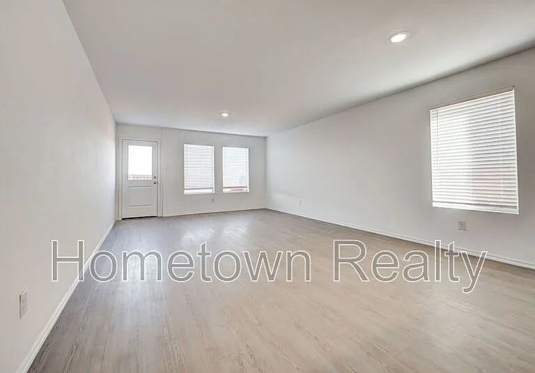 3303 NW 149th St — Photo 7