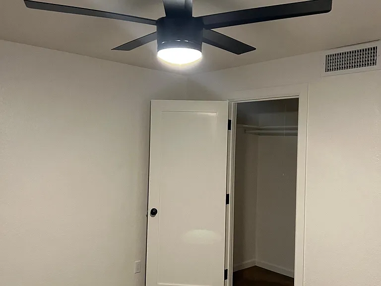 1152 E Winnie Pl — Photo 14