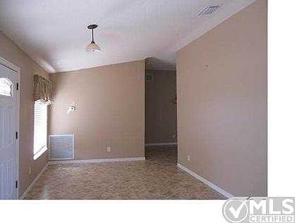 5th image of 137 SW Thornhill Dr