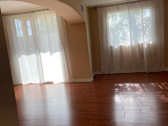 4th image of 5305 Bellingham Ave Unit 203