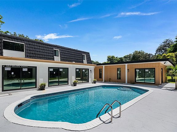 5th image of 11640 SW 37th Ct