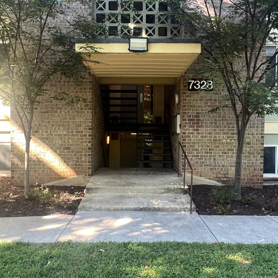 2 bed, 1.0 bath, 886 sqft, $1,800 — Photo 1