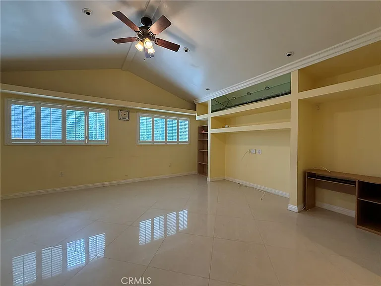 1127 S Nantes Ave — Photo 13