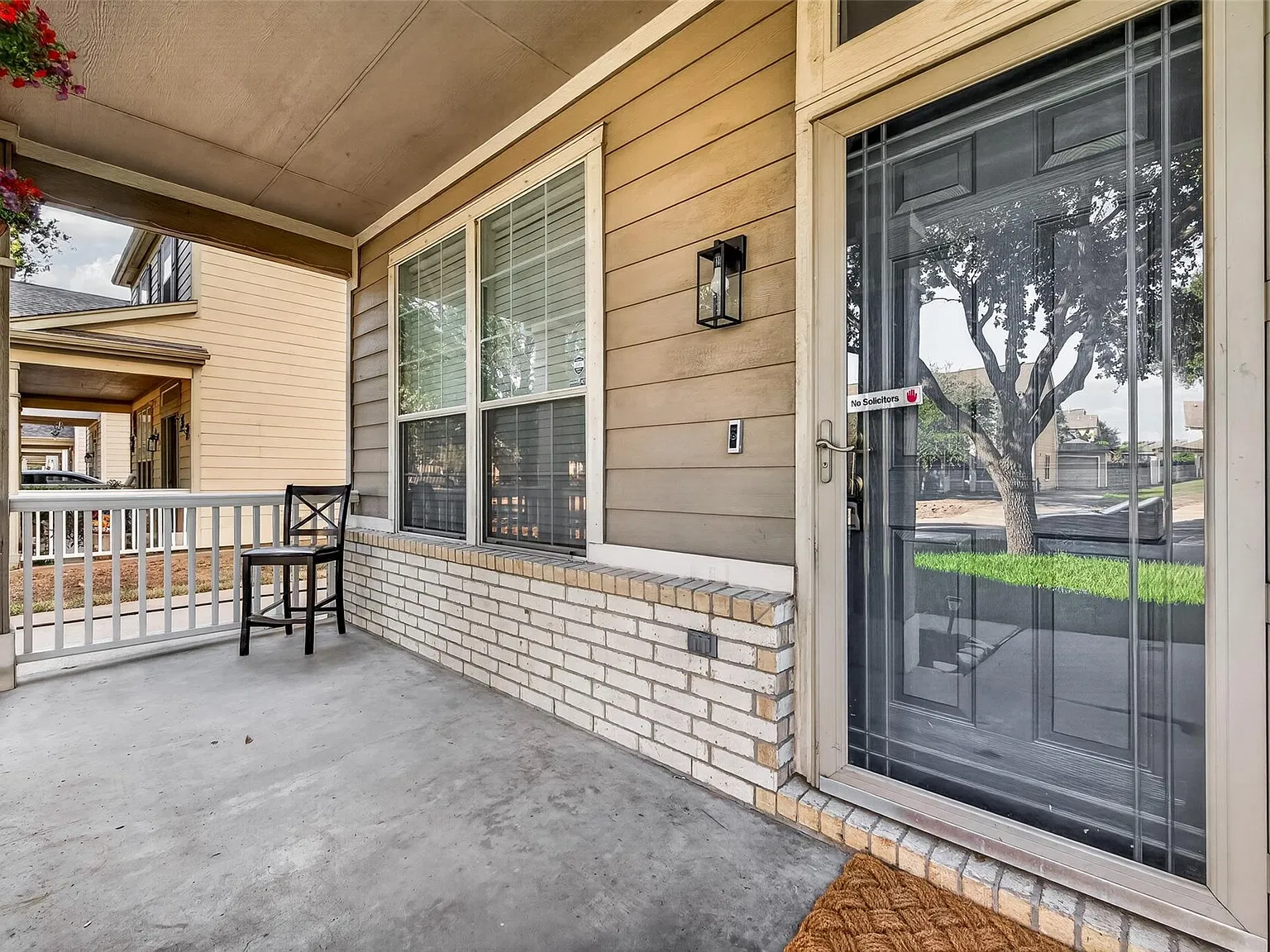 2 bed, 1.5 bath, 1323 sqft, $1,795 — Photo 2