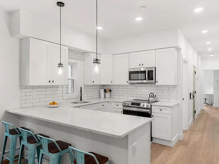 621 E 8th St #12 — Photo 7