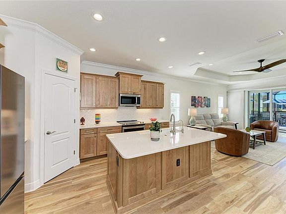 3rd image of 9920 Crystal Isle Cir