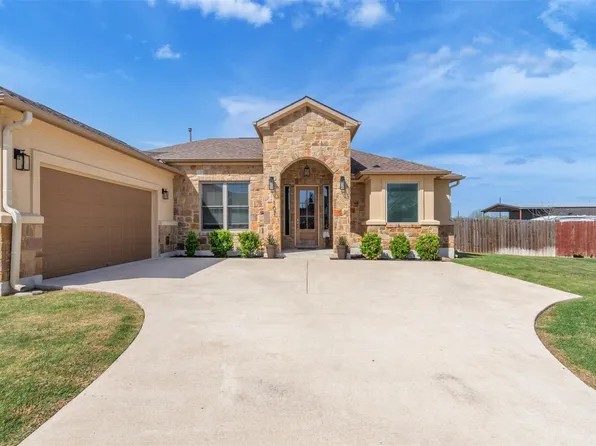107 Les Ln, Smithville, TX 78957