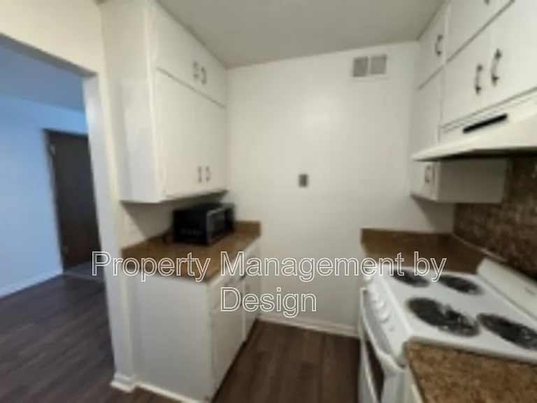 1033 5th St #6 — Photo 5
