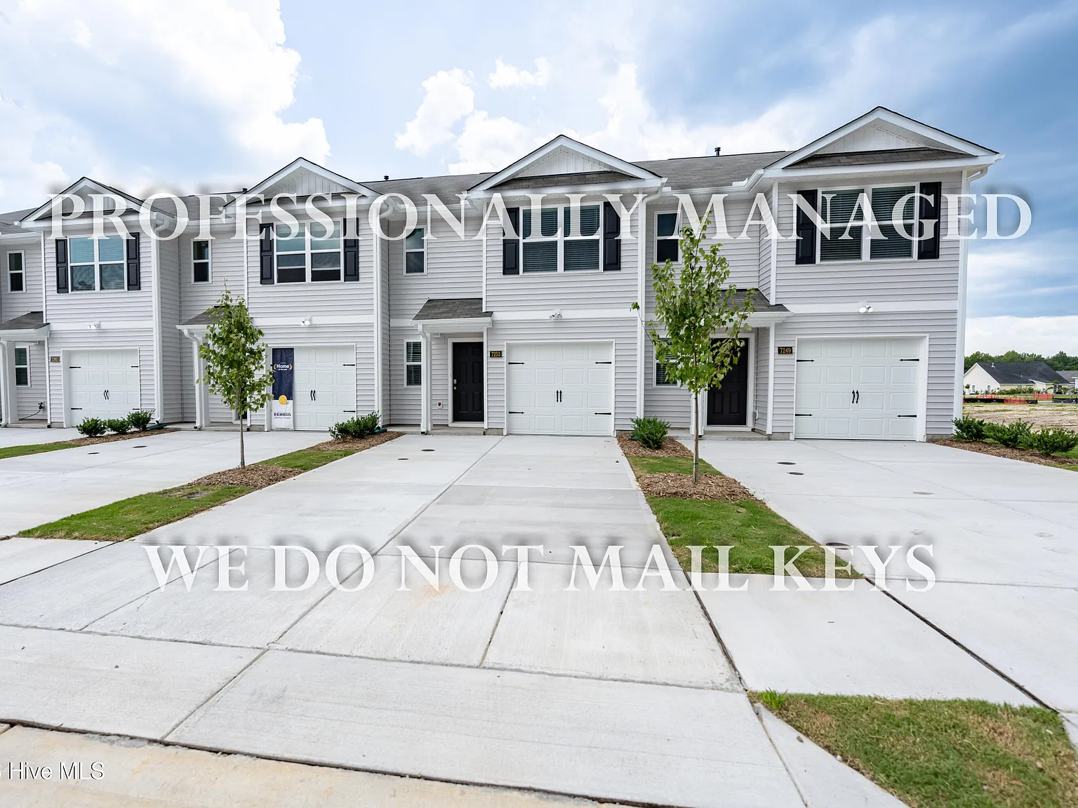 3 bed, 2.5 bath, 1418 sqft, $1,895 — Photo 2