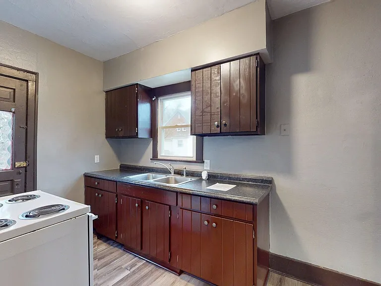 236 Watson St — Photo 25