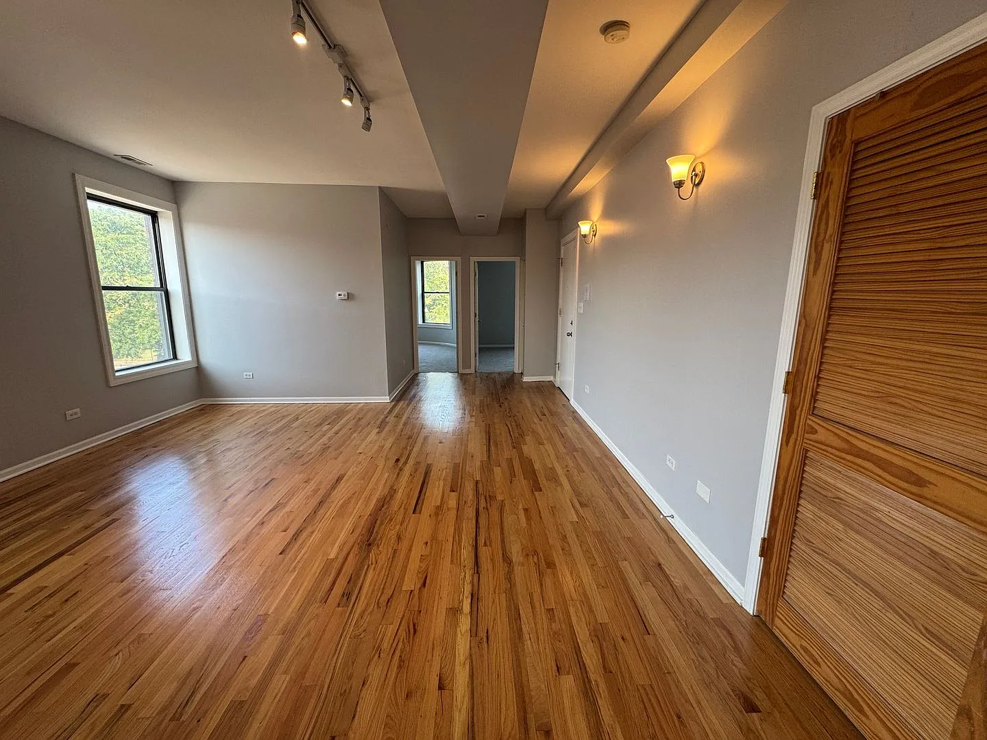 5900 S King Dr - Unit C3 — Photo 1