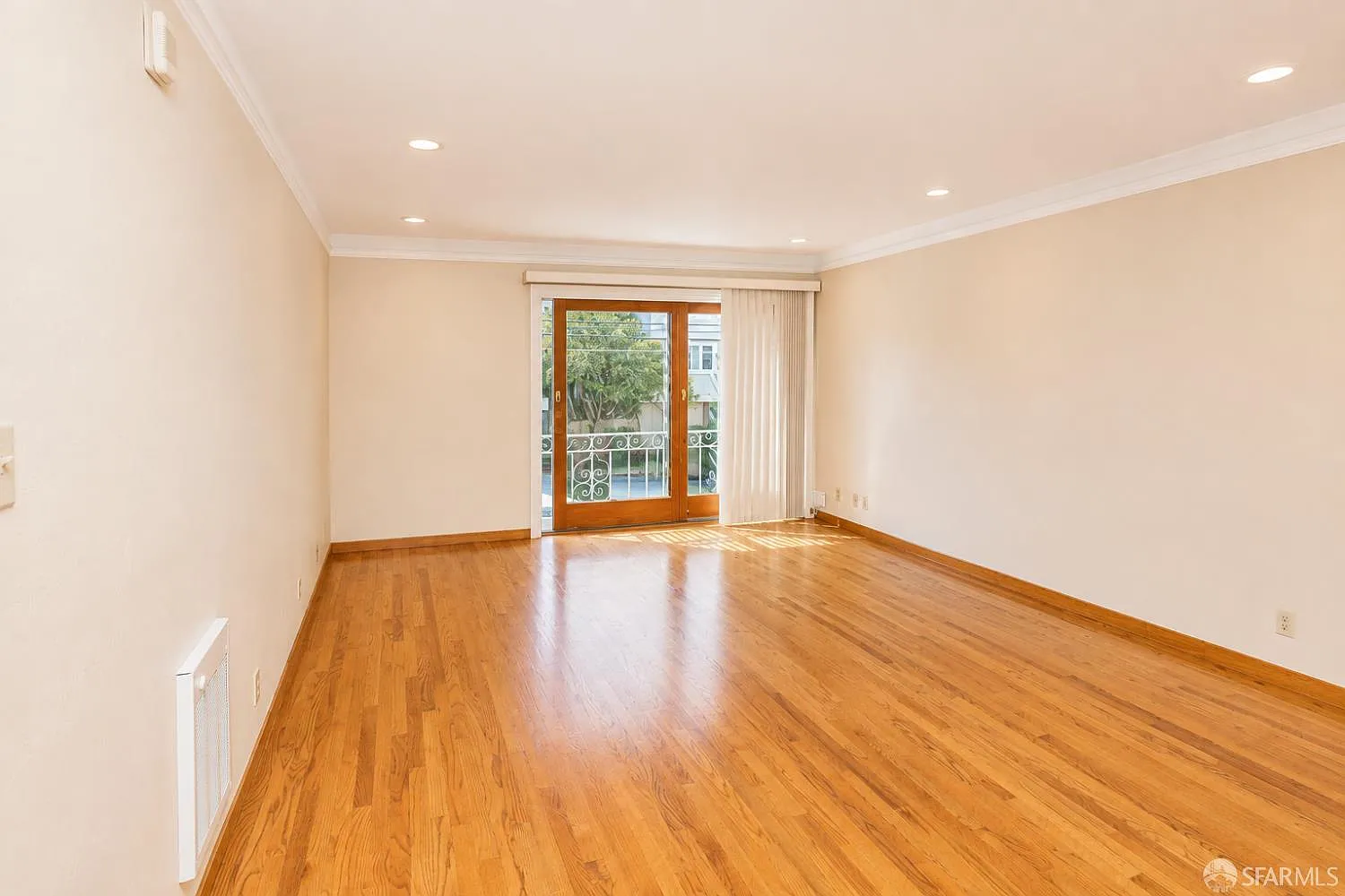 1 bed, 1.0 bath, 7455 sqft, $5,250 — Photo 3