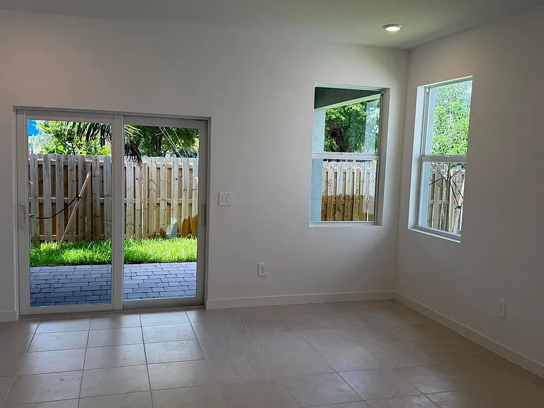 1872 NW 6th Ave #0 — Photo 3