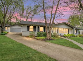 111 Westover Ct, Schaumburg, IL 60193