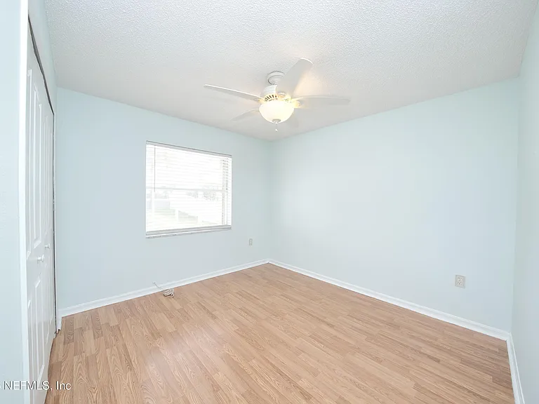 5628 Loma Vista Dr W — Photo 37