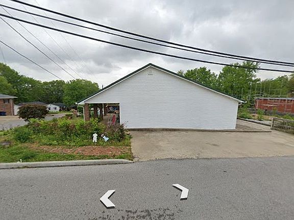 4th image of 210 E Gl Smith St