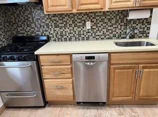 33-52 29th St #2F, Astoria, NY 11106