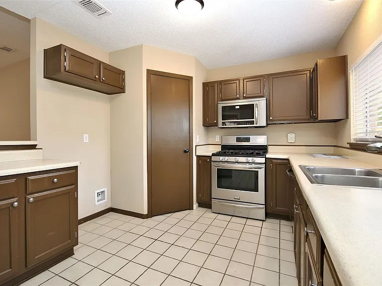 18203 Brooknoll Dr — Photo 6