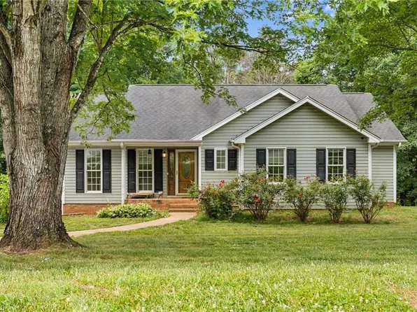 1085 Woodbury Rd, King, NC 27021