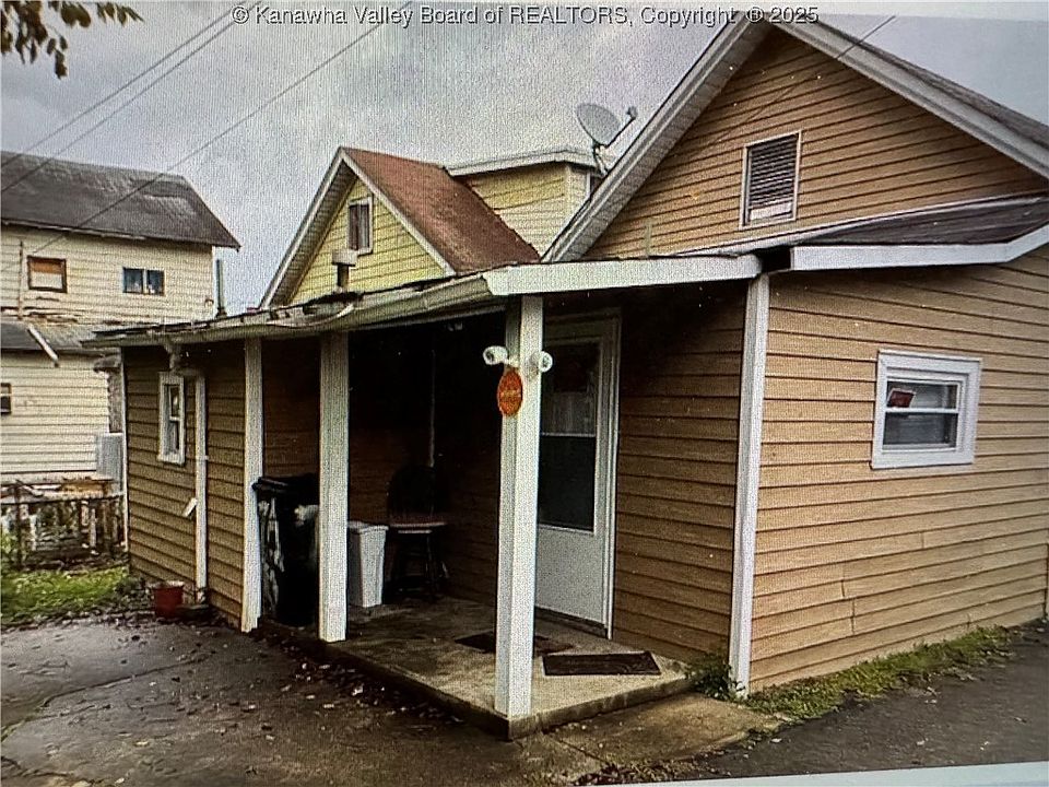 2nd image of 201 Russell St