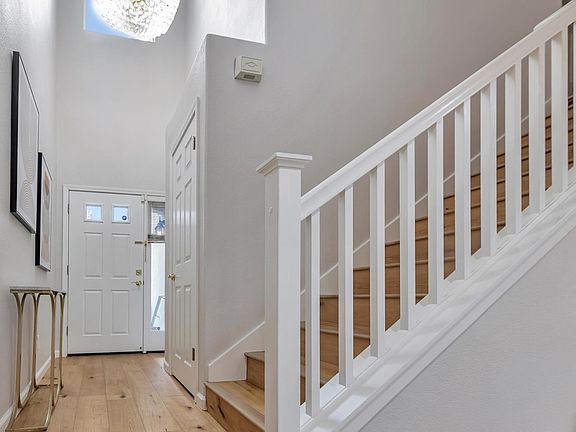 4th image of 3720 Moorpark Ave