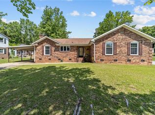 811 Chatfield Dr, Jamestown, NC 27282