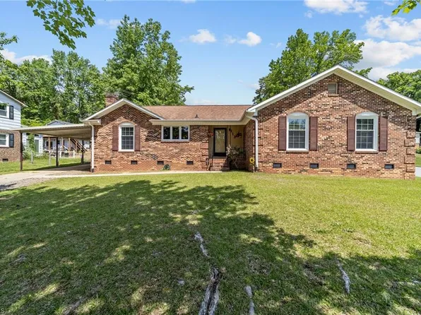 811 Chatfield Dr, Jamestown, NC 27282