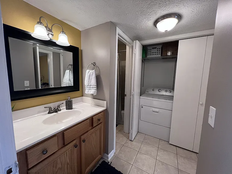 310 Rachels Ct E — Photo 6