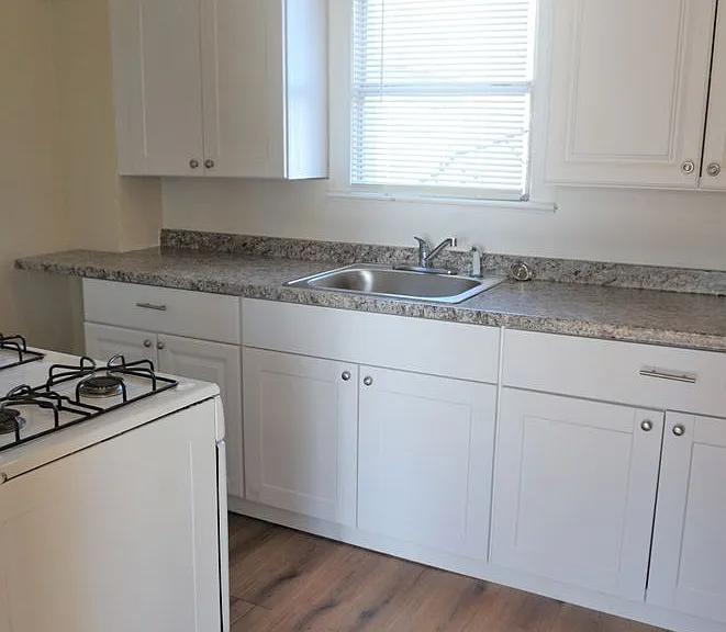 523 SW 26 — Photo 8
