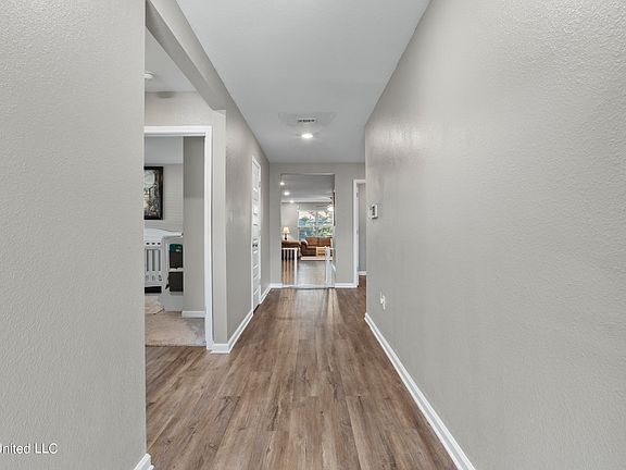 5th image of 212 Lantana Blvd