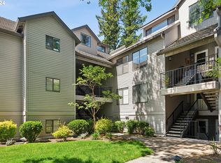 4000 Carman Dr #A8, Lake Oswego, OR