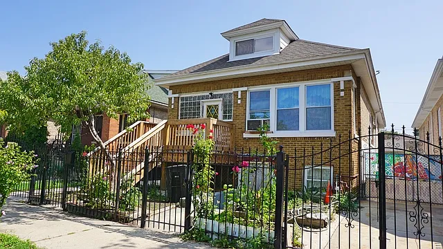 5835 S Washtenaw Ave photo 1