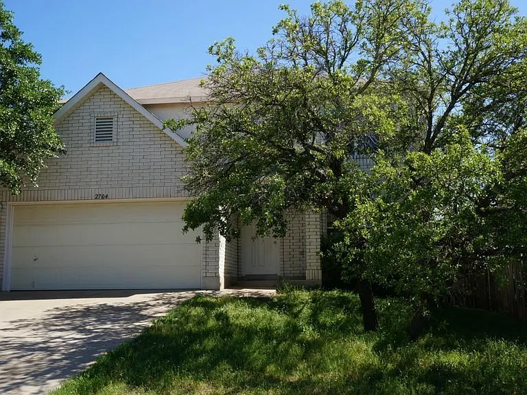 2704 Vinson Ct — Photo 1